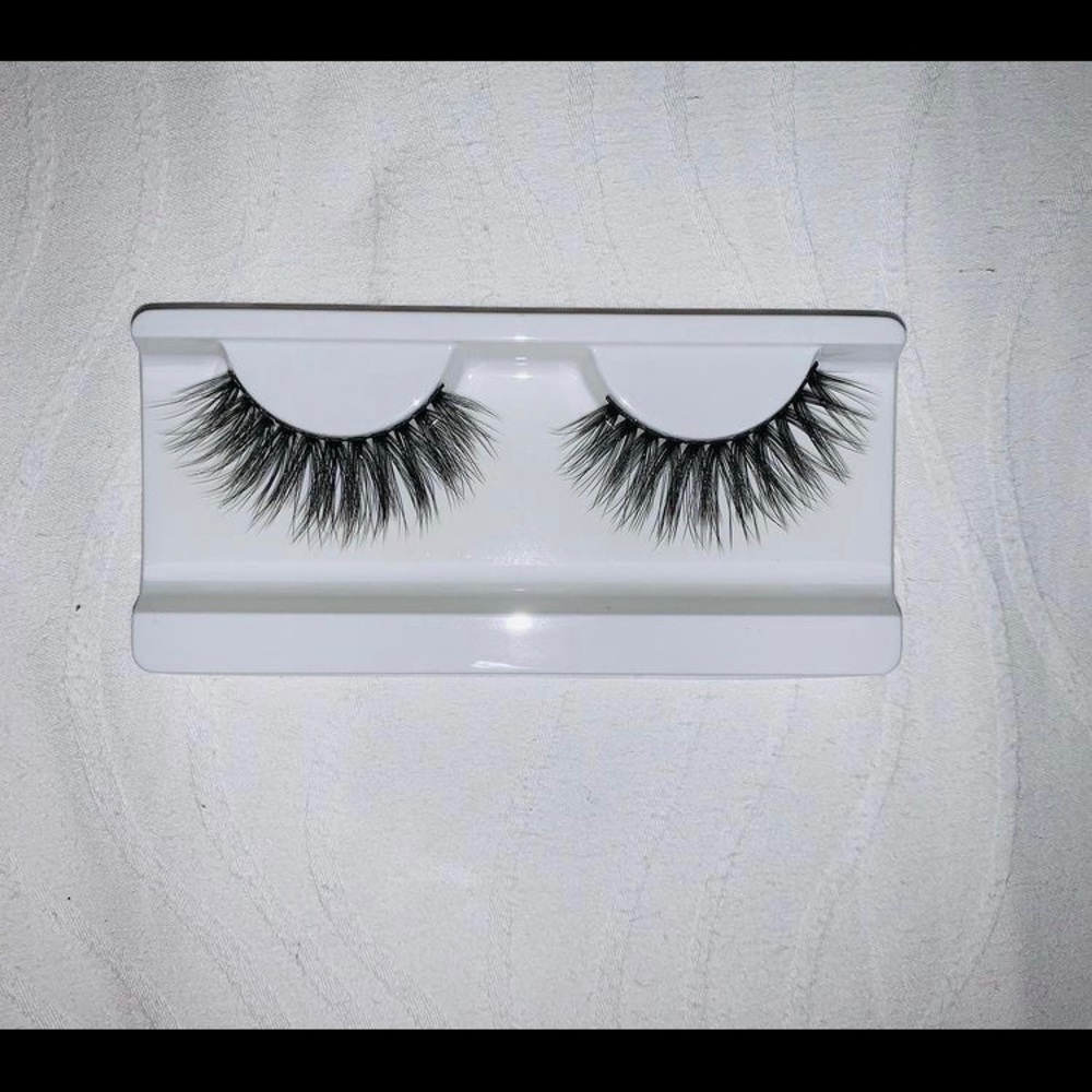 Sandy cheeks lashes